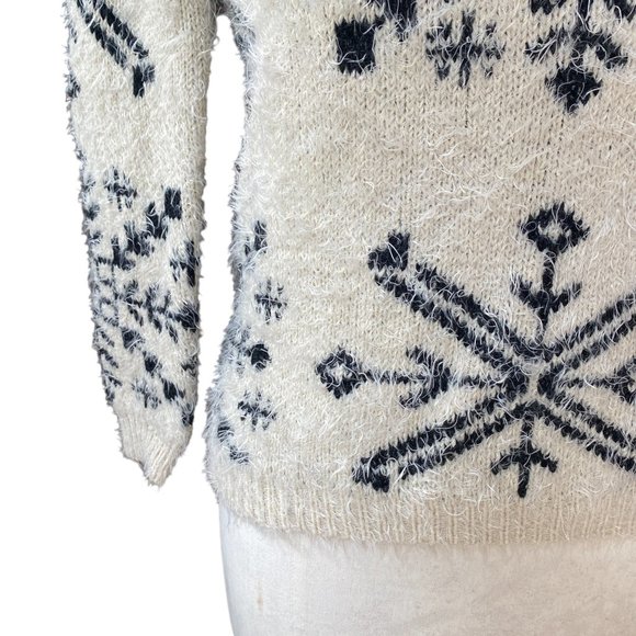 Finn & Clover Snowflake Sweater Cream Blue Fuzzy Holiday Sz M - Picture 4 of 13